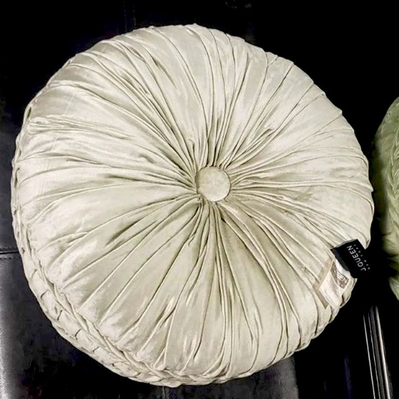 SOLD J Queen New York Decor Throw Pillow - Picture 1 of 5